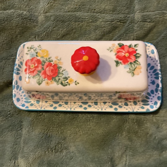 The Pioneer Woman “Butter Makes Everything Better” Butter Dish - Picture 2 of 11